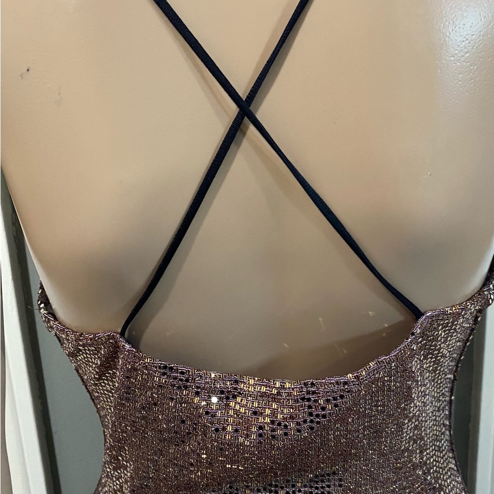 Elegant Sequin Dress in Shimmering Gold - Picture 5 of 6